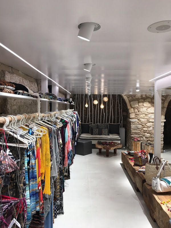 Thiết kế shop thời trang lạ mắt