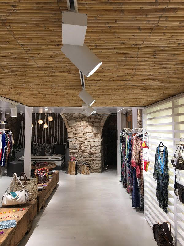Thiết kế shop quần áo Awatara