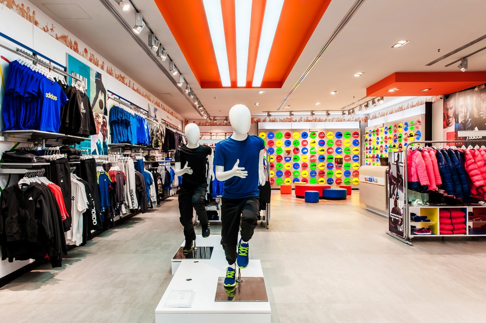 Trang trí shop thời trang thể thao nam đẹp