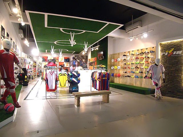 Thiết kế shop thể thao nam ấn tượng