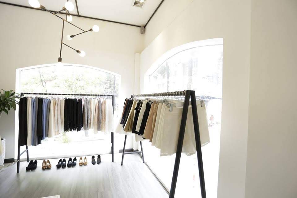 Thiết kế shop thời trang 16m2