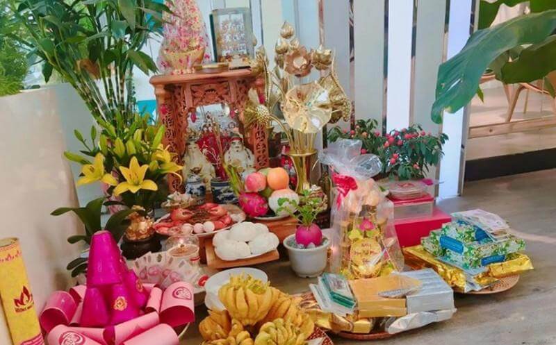 Đặt bàn thờ thần tài gần cửa chính