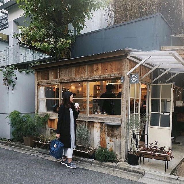 Thiết kế quán trà sữa take away nhỏ xinh