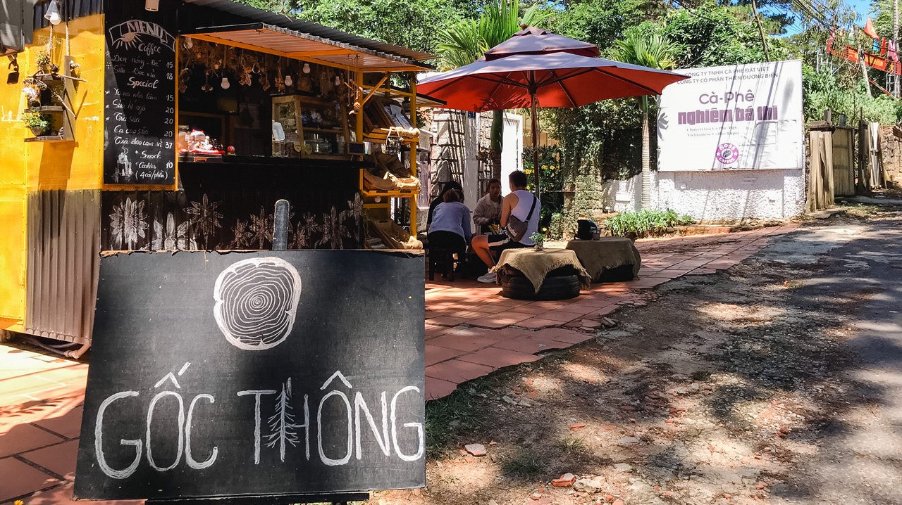 Các quán trà sữa vỉa hè đang ngày càng nở rộ