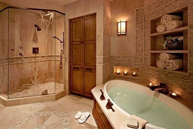 Phòng tắm sang trọng với vách kính