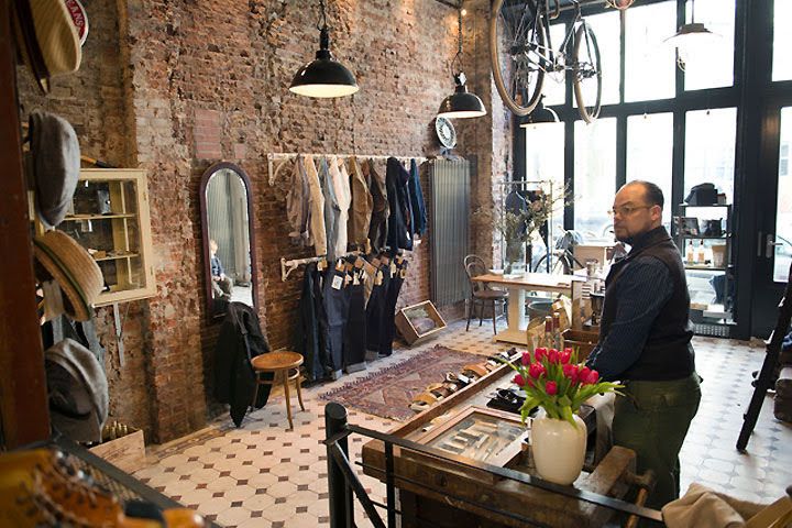 Thiết kế shop thời trang theo phong cách tường gạch