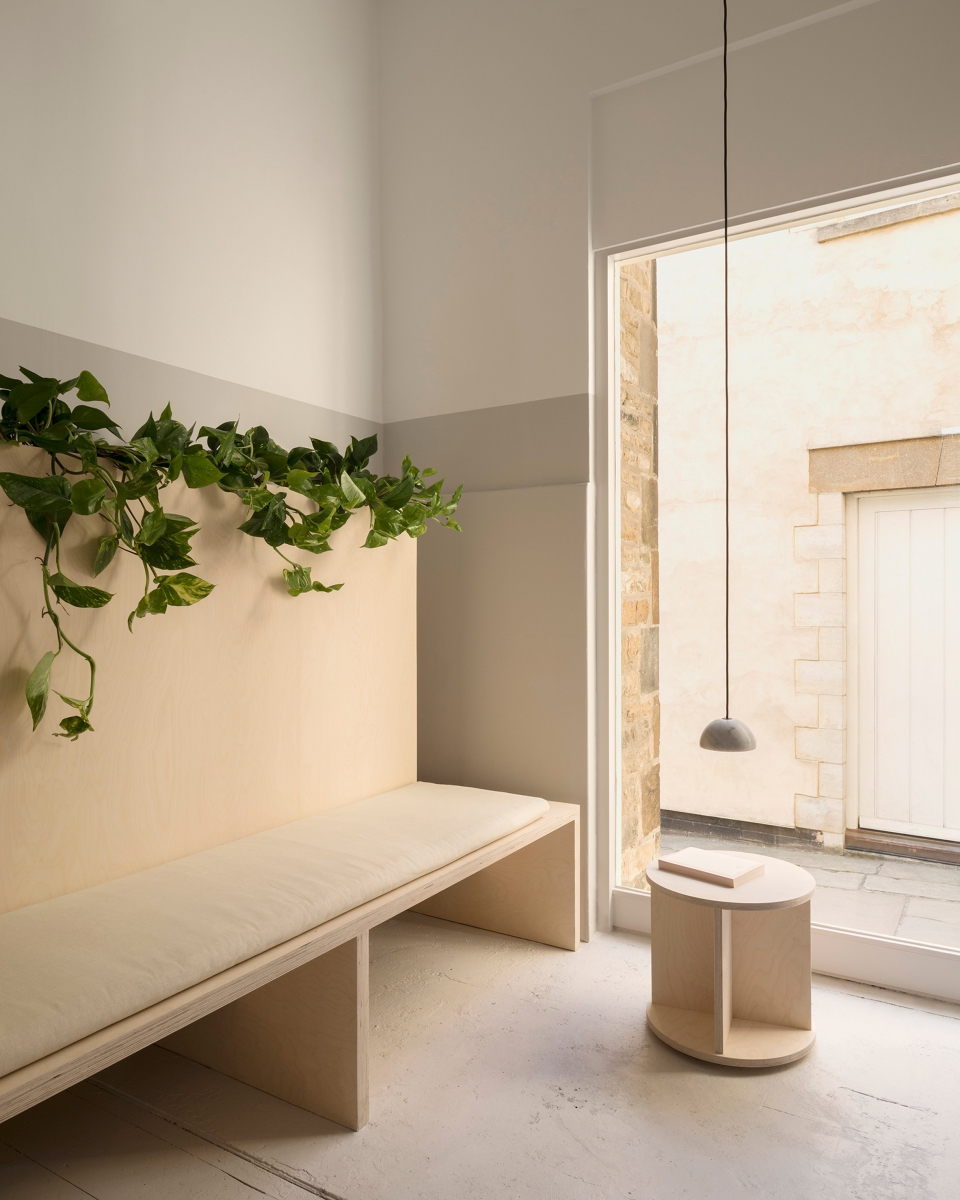 Ý tưởng thiết kế spa với tủ gỗ hồng đào 5